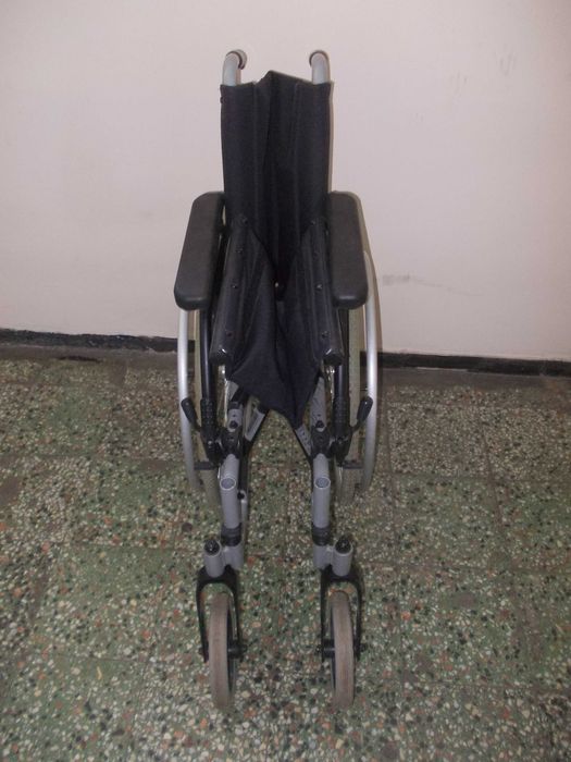 Scaun cu rotile pliabil cu 2 suporturi pt talpi picioare,carut persoane cu handicap,carucior dizabilitati,fotoliu rulant pt tineri sau batrani seniori
