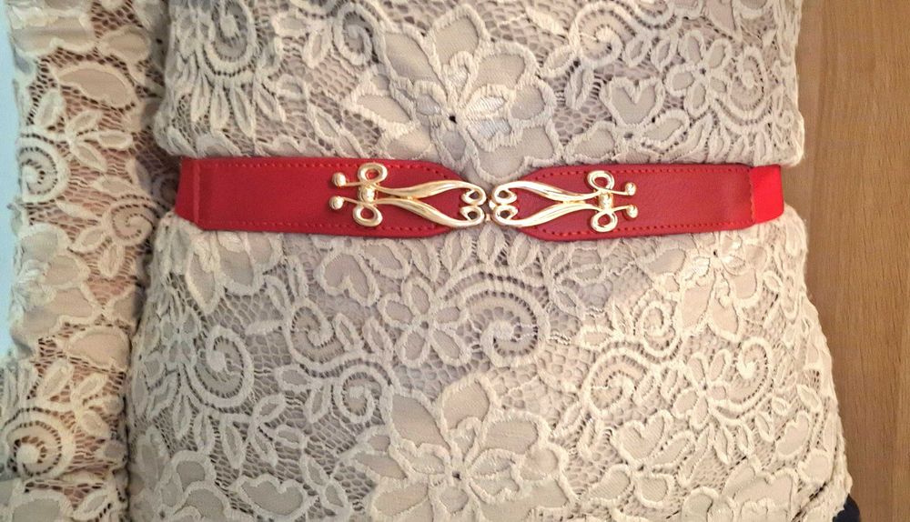 Елегантни дамски колани със скрито закопчаване