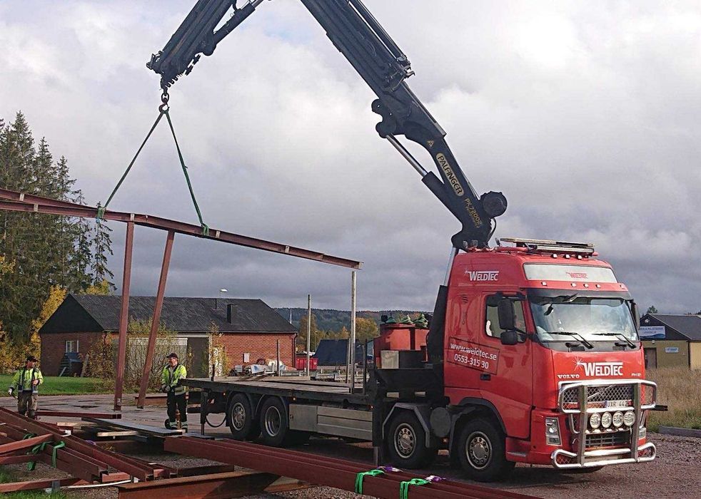 Транспортни услуги с камион и кран за София и страната