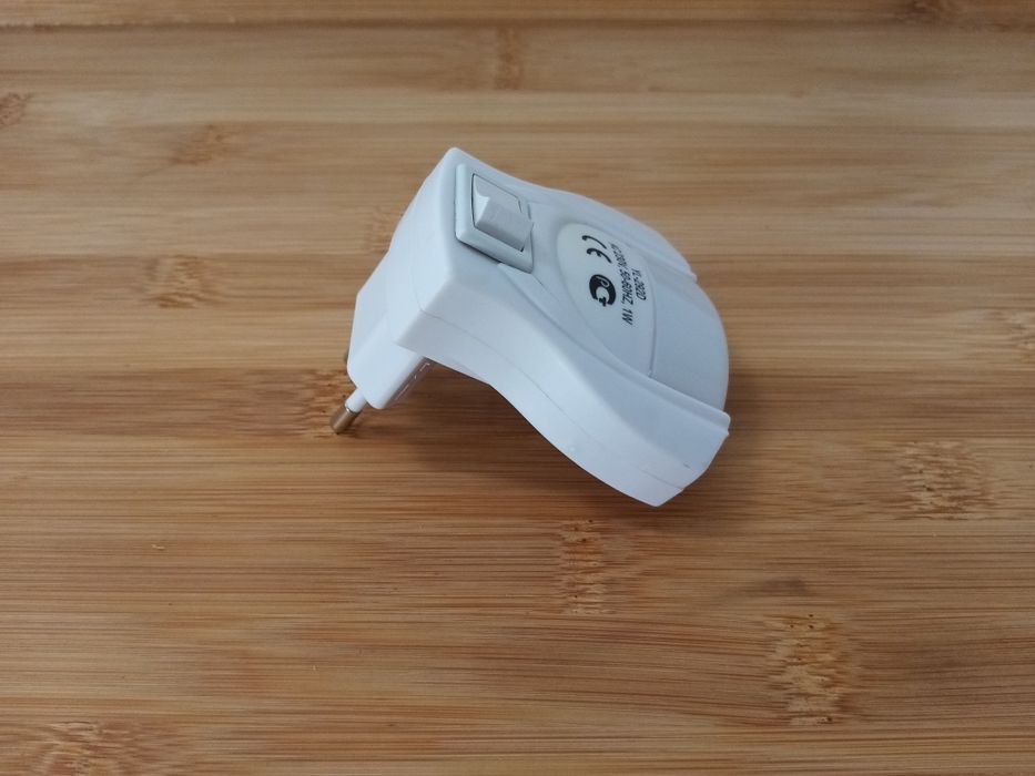 Lumina de veghe - Lampa LED. Consum foarte mic: 1W.