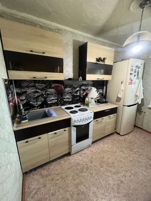 Кухонный гарнитур + плитка