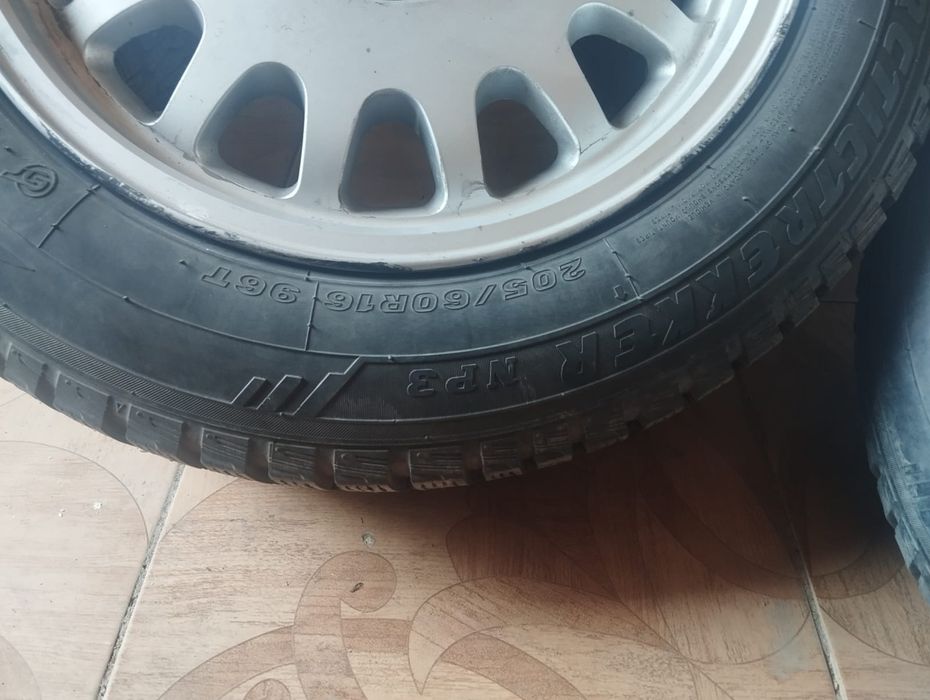 Продаю диски с резиной  срочно