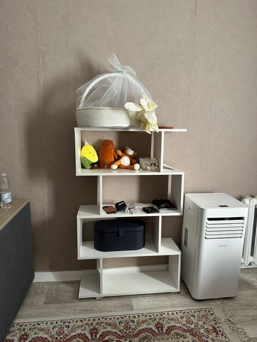 Диван, стол со стульями