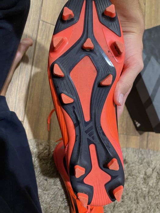 Crampoane noi Adidas