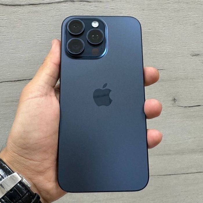 Iphone 15 blue ideal holatida