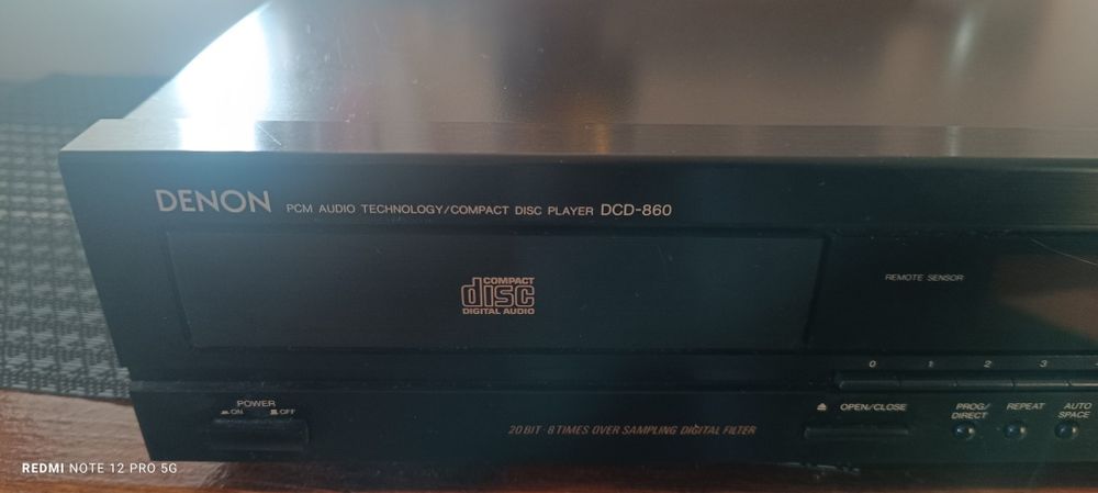 Vând o linie DENON compusă din trei piese .