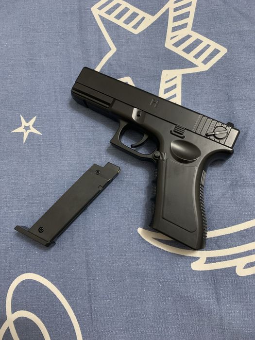 Продам абсолютно новый glock 17 6mm полностью метталичечкий