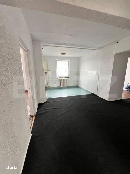 Apartament cu 4 camere, etaj 3, zona Sensul Vechi