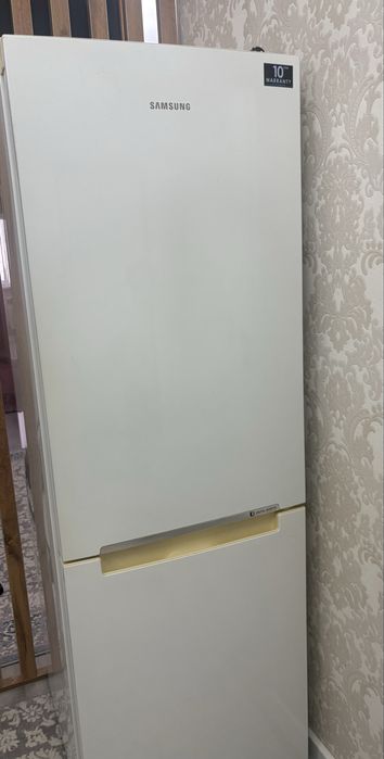 Холодильник Samsung