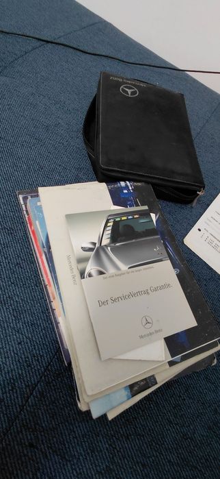 Документа за Mercedes-Benz и емблема