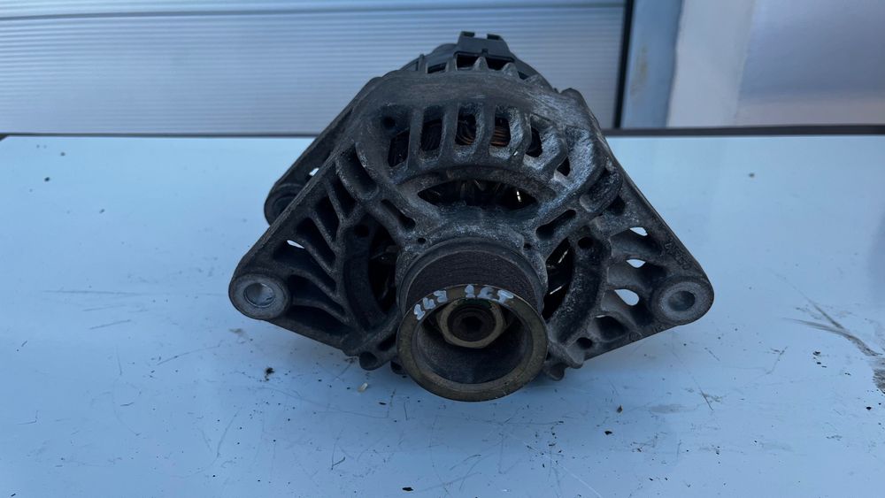 Алтернатор / динамо Alfa Romeo 147 1.6 i