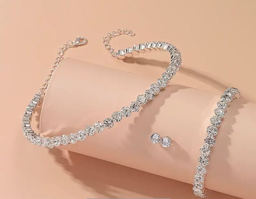 Блестящо колие циркони