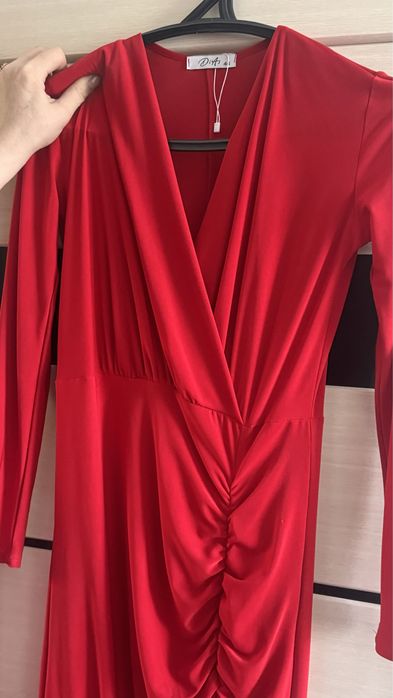 Продам красное платье