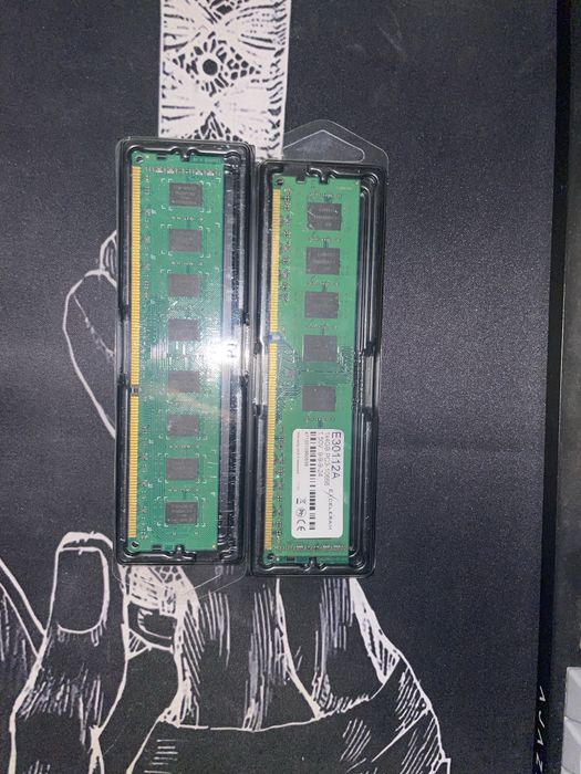 продам Оперативную память 2х4gb