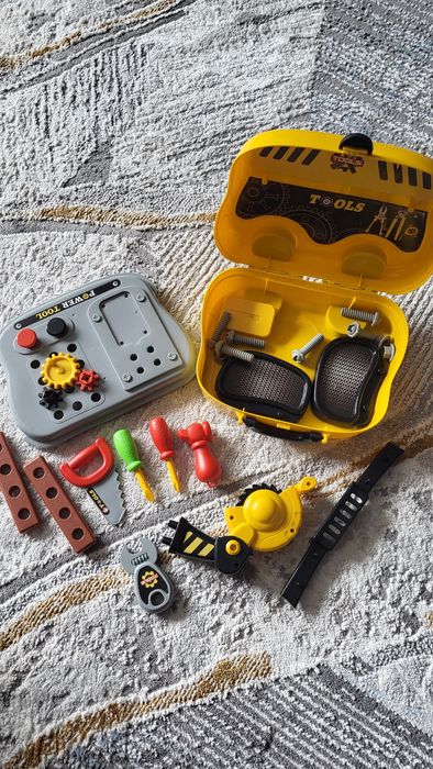 Продам детский набор с инструментами
