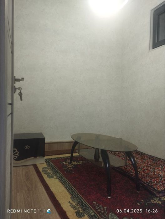 Turkiston metro oldida kvartira qizlarga srochno 1 ta qiz