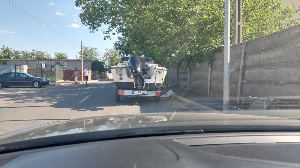 Ambarcațiune semicabinată cu motor Tohatsu 115 Cp nou, în garanție