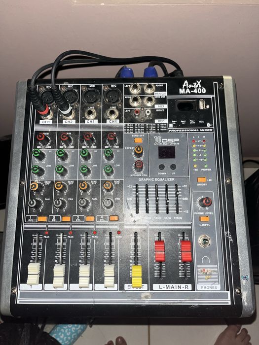 Продавам колони на behringer с усилвател