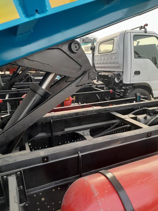 Isuzu samasval sotiladi