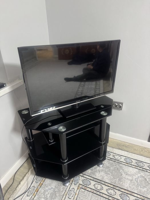 Телевизор с подставкой