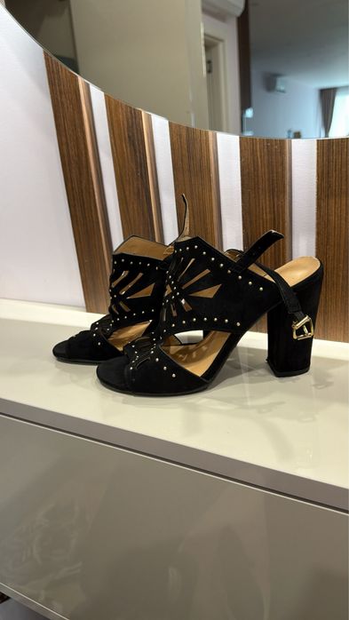 Сандали на ток в черен цвят размер 38