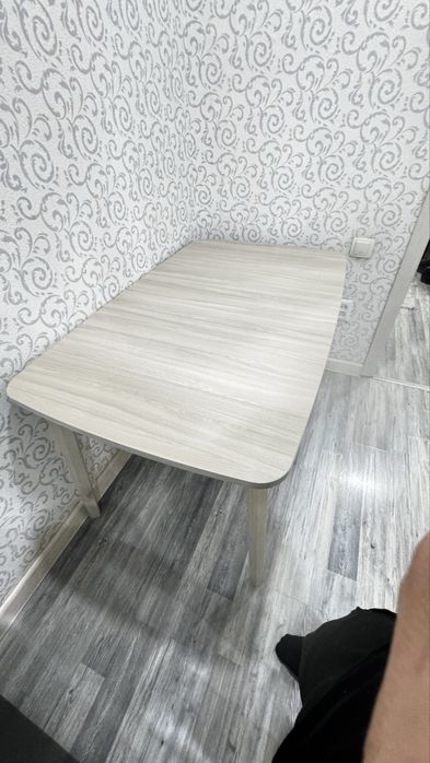 Продам хороший стол для гостей и для кухни