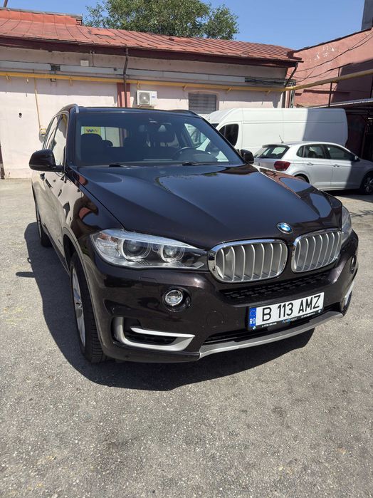 BMW X5 xDrive30d 258 CP • Istoric complet • HUD • Piele Dakota • Trapa • Camera