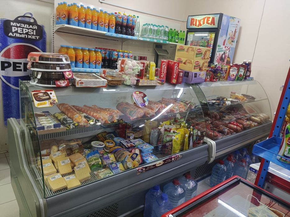 Продам двухдверный витринный холодильник