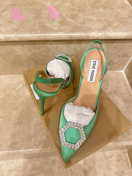 Steve Madden Обувки Vionnet с отворена пета и декоративни камъни.