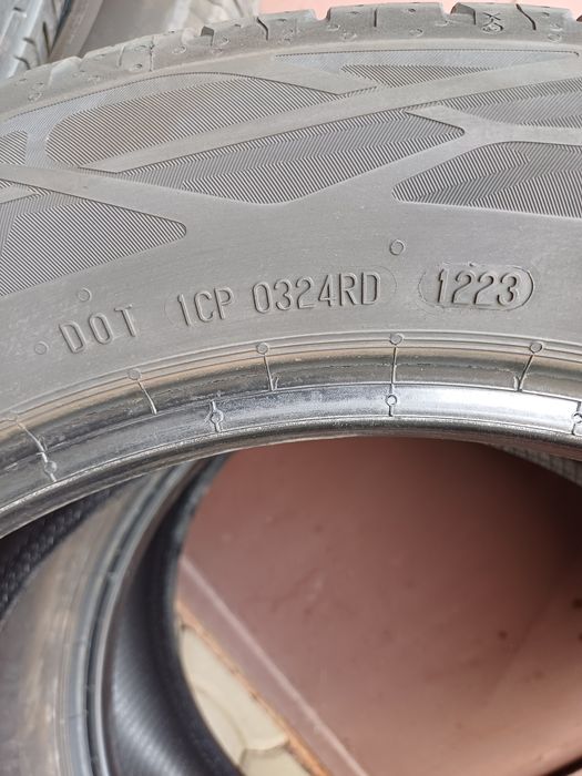 Vând  set cauciucuri   Continental 215/55/17 V