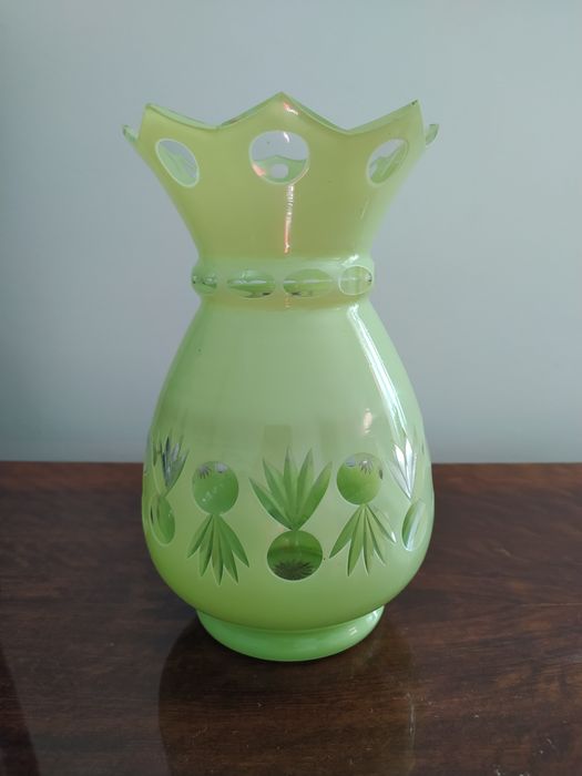 Вазы для цветов.