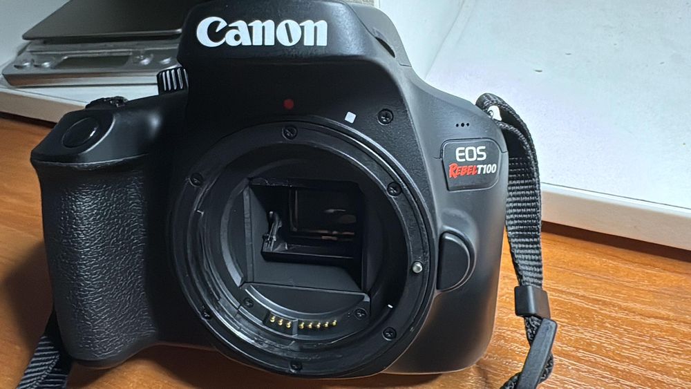Canon EOS Rebel T 100