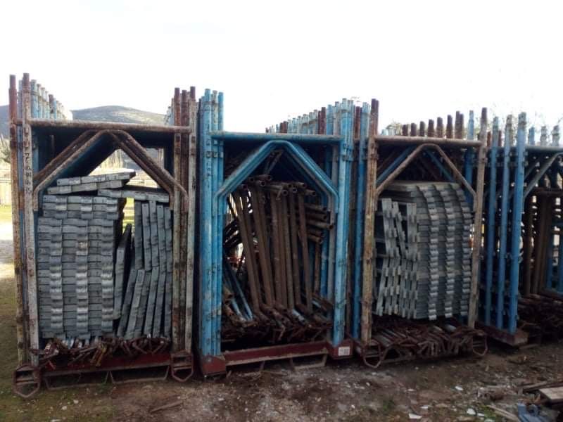 Продавам скеле италианско рамково