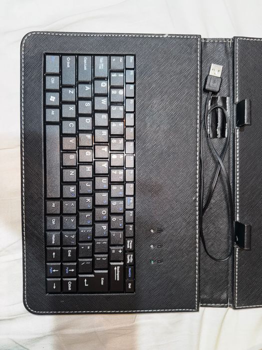 Калъф с клавиатура (USB) 7-8”