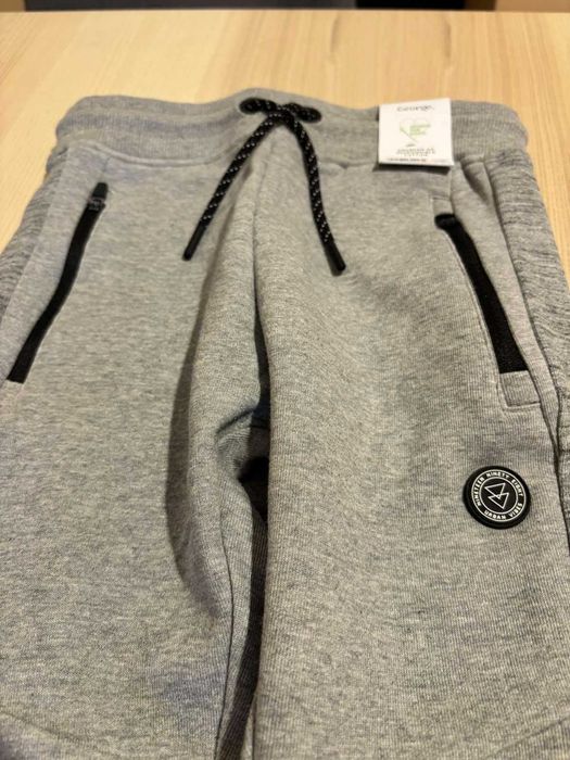 Нов детски анцуг George 116-122, с етикет