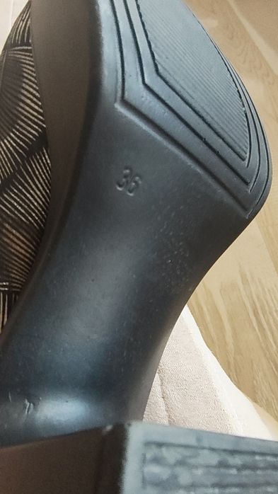 Обувки с дебел ток на платформа