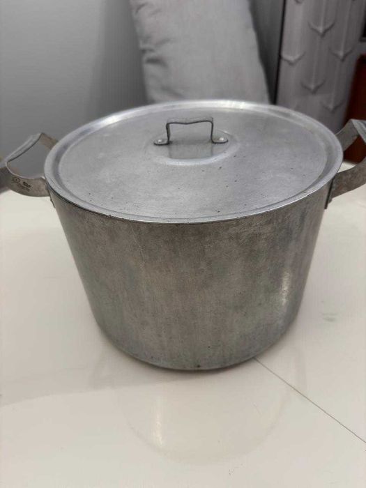 Продам алюминиевую кастрюлю