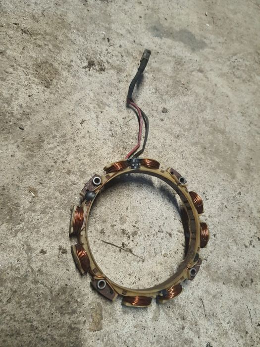 Releu de încărcare / alternator briggs stratton.
Provine de pe un motor de 10 cai briggs stratton.
Nu trimit in tara fara plata in avans.