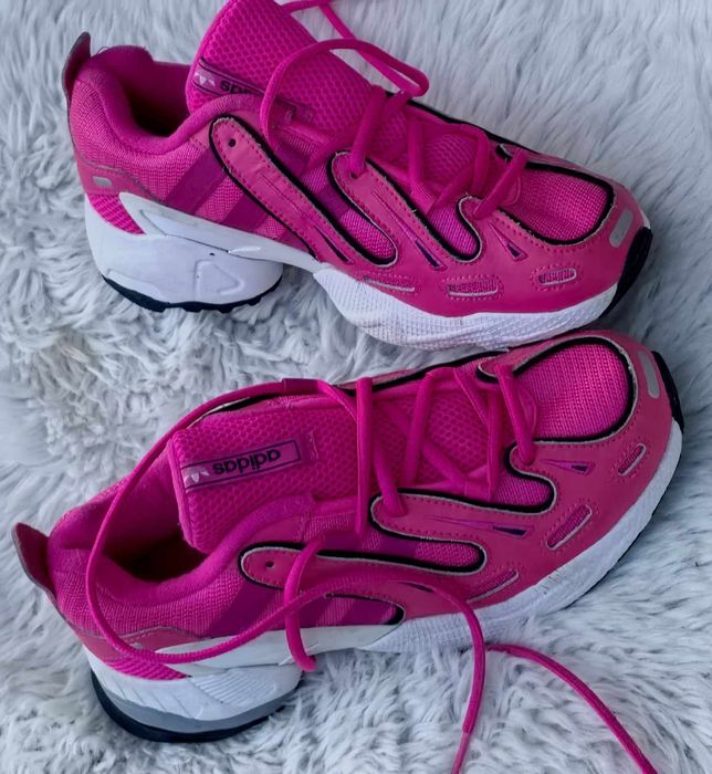 Adidas оригинални дамски сникърси 38 номер