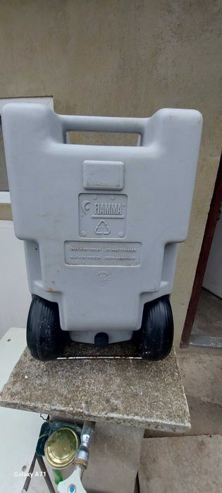 Резервоар за отпадни води за кенпер или каравана  FIAMMA 23 L.