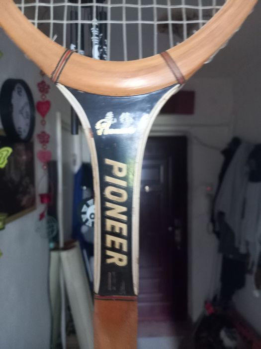 Vând rachete tenis lemn vintage