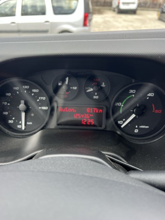 Iveco Daily 40C15 (35C15) 3.0 Diesel 150 cai 4.1m intre axe