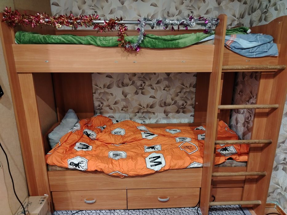 Продам двухярусную кровать