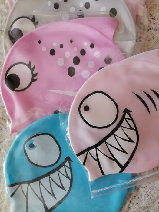 Детски плувни шапки