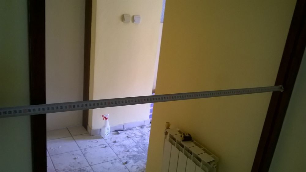 Плъзгаща врата подходящ за преграждане на различни температури разлики