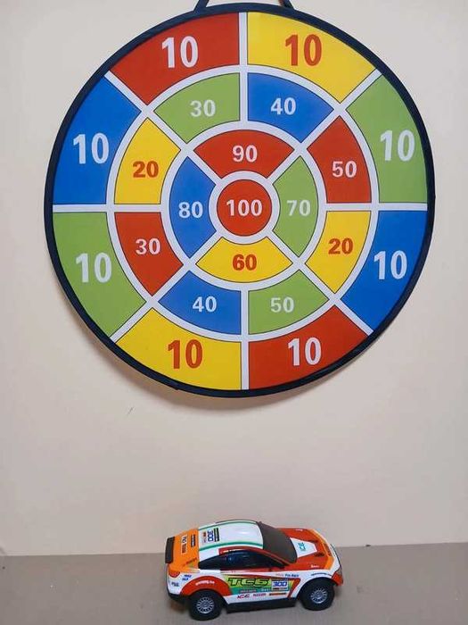 Joc dartz pentru copii cu mingi cu scai / țintar