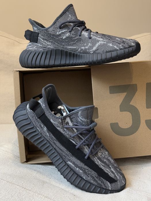 Yeezy Dark Salt 41 (fit 40)