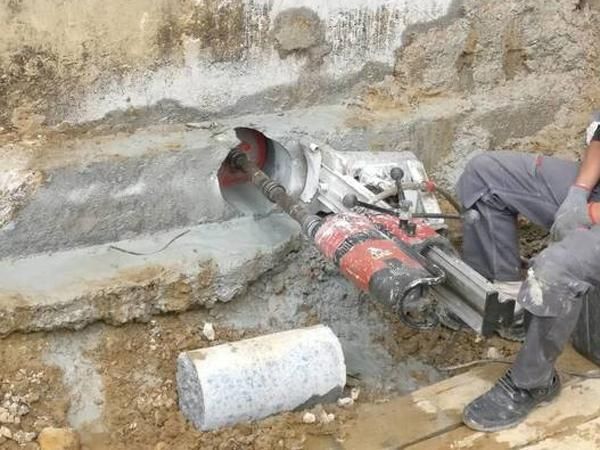 Almasniy bur beton kesish Almasniy karonkada xar xil razmirdagi teshik
