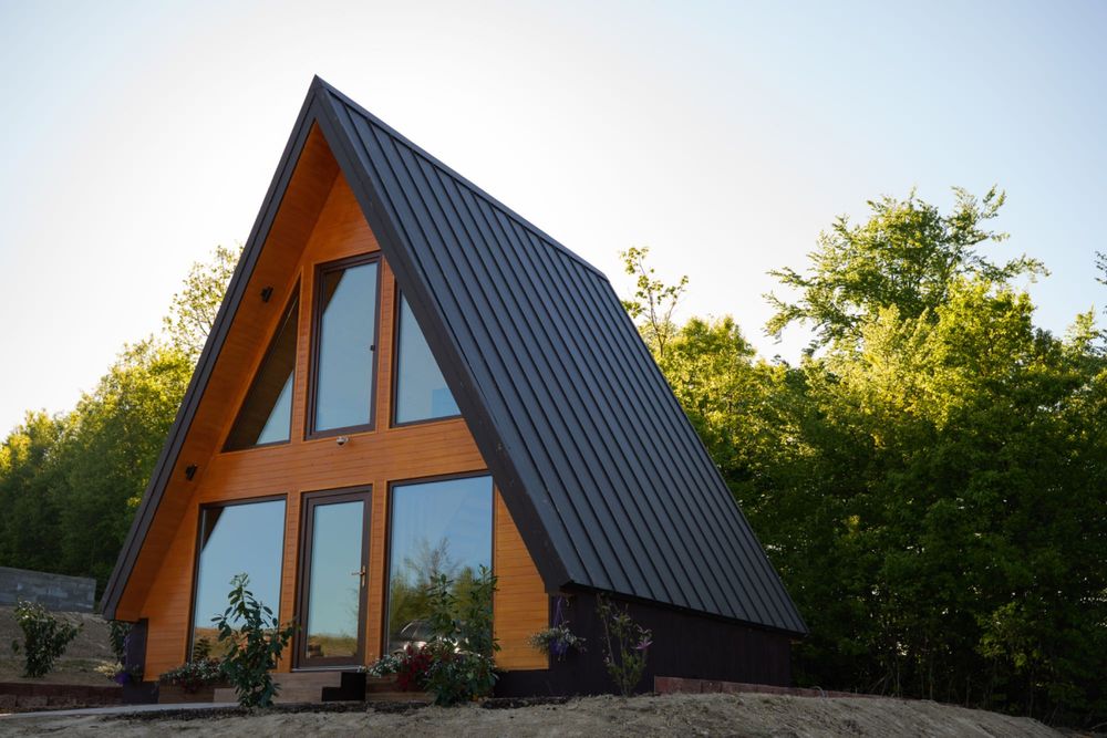 Se vine Cabana A-frame gata de locuit sau închiriat cu panorama deosebită