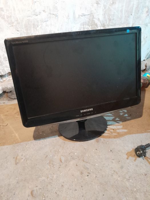 Продам монитор срочно